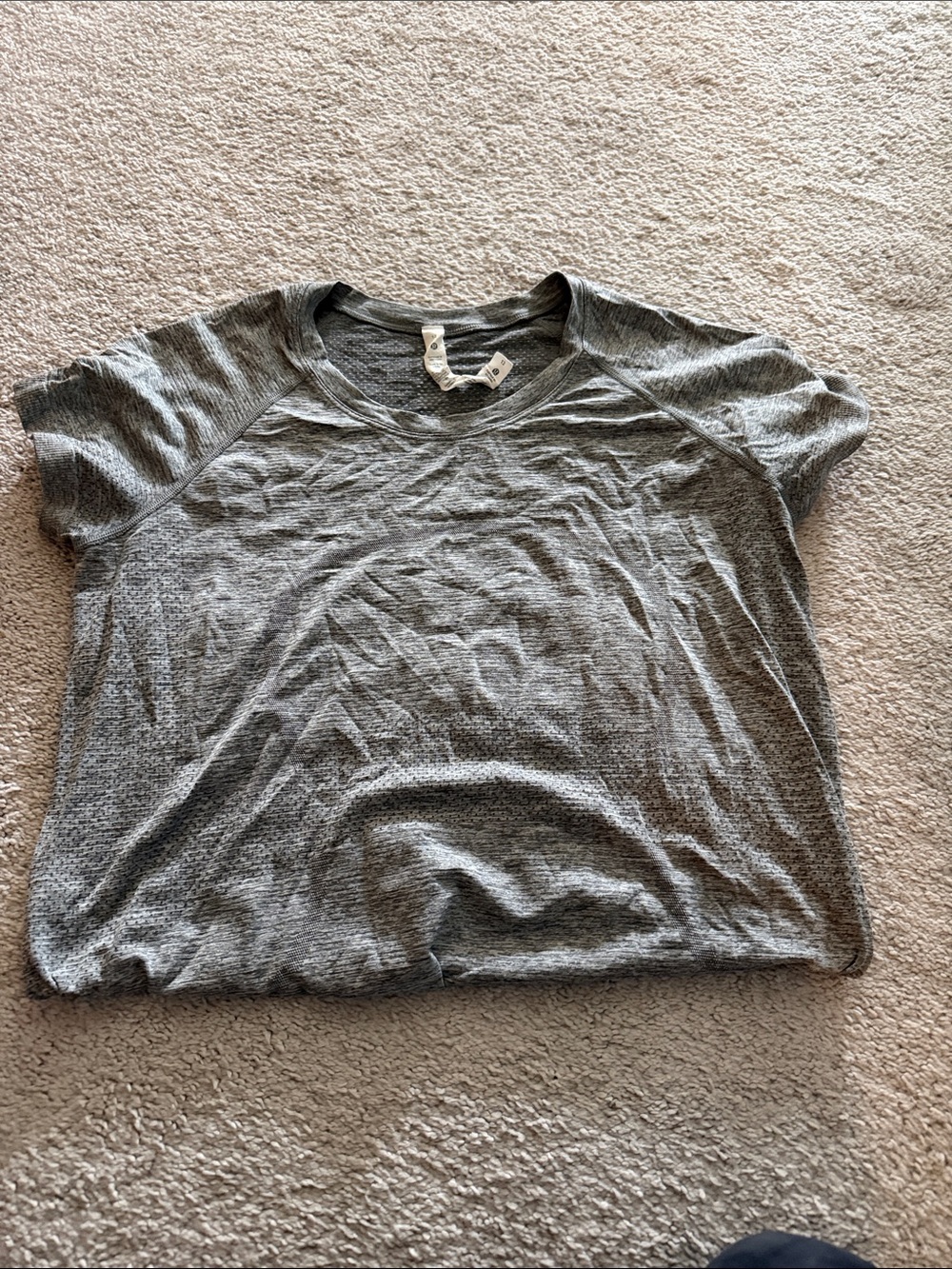 Casual Short-Sleeve women’s Lululemon Shirt in Heather Gray